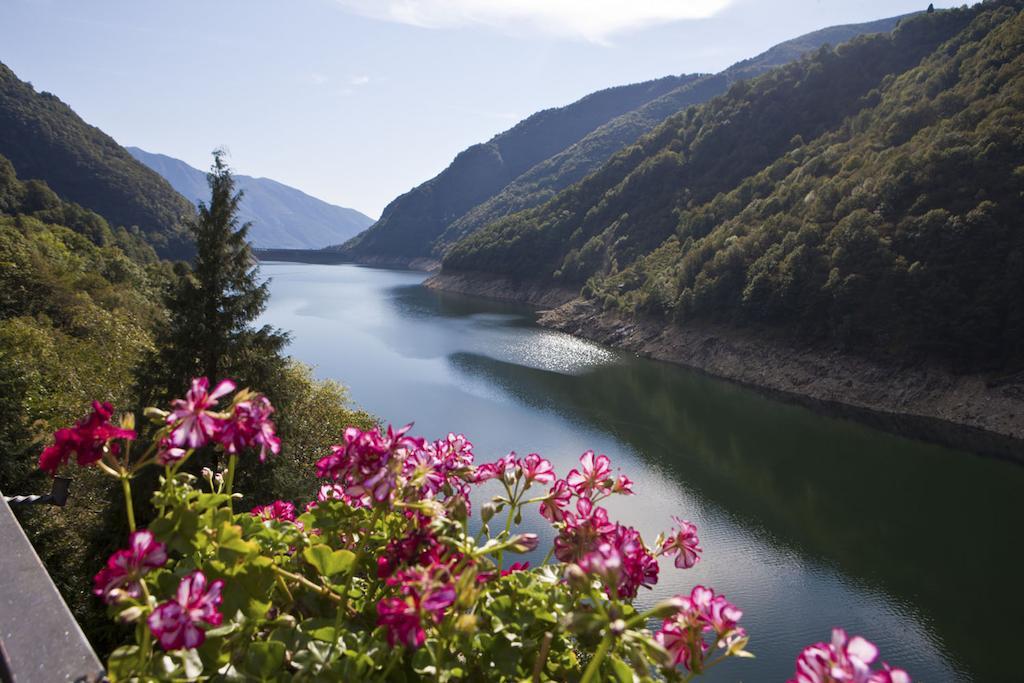 Hotel Al Lago Vogorno المظهر الخارجي الصورة